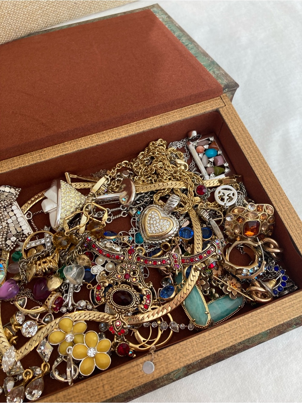 Mystery 25 Pieces Jewelry Lot Bundle Vintage Modern